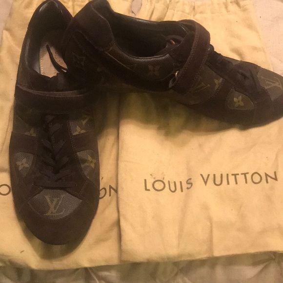 I’m selling my 2011 Louis Vuitton shoes - Picture 6 of 8